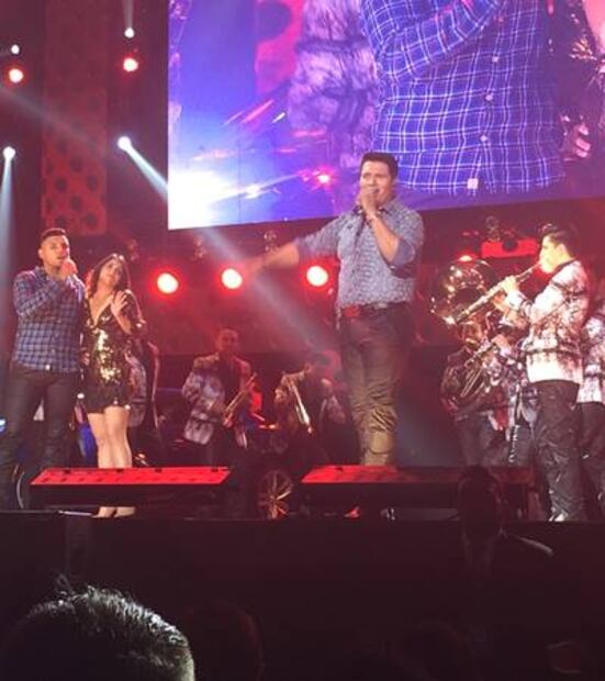 Banda MS da concierto pese a agresión a vocalista