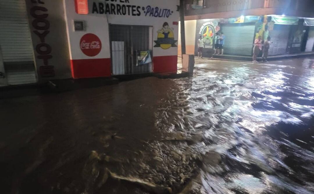 Por mal clima se desborda arroyo en Chiapas causando inundaciones. Foto: Especial