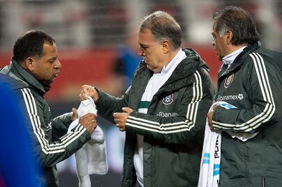 El balonazo de Eduardo Berizzo al "Tata" Martino