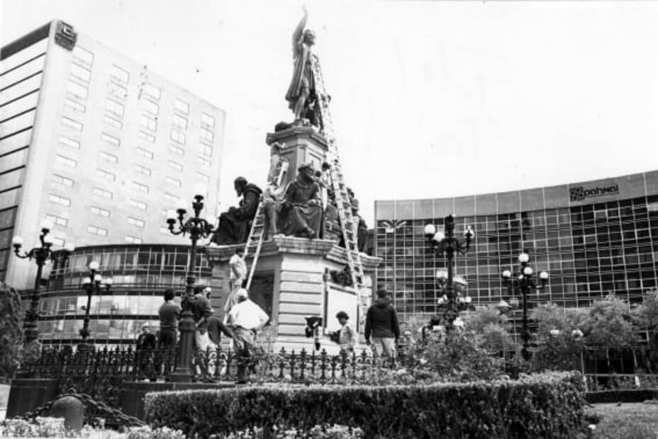 El día que quisieron derrocar la estatua de Cristóbal Colón 