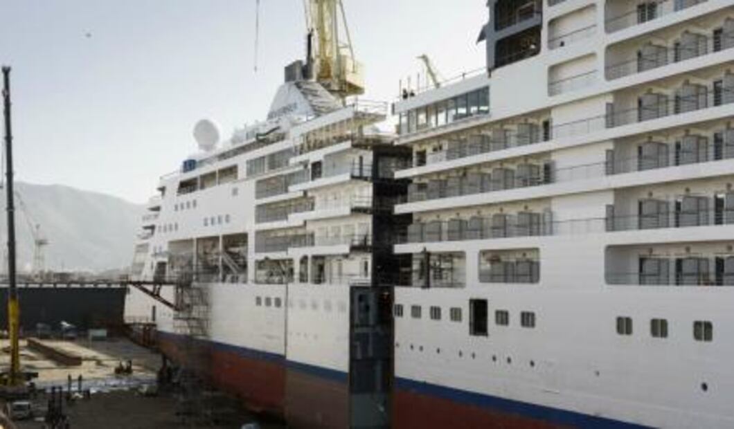 Un barco fue partido a la mitad con láser
