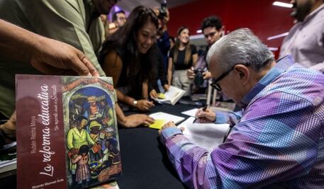 Presenta Rocha Moya su libro “La Reforma Educativa; Un reporte desde el Senado”
