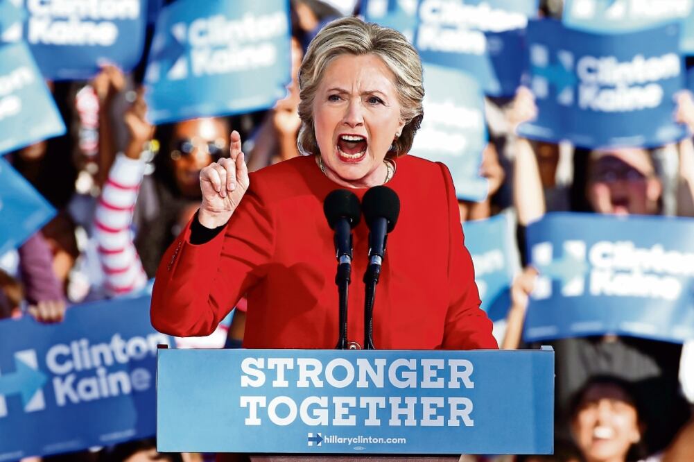 La candidata demócrata a la presidencia, Hillary Clinton, ofreció un discurso ayer ante simpatizantes en la Universidad de Pittsburgh. (FOTO. GENE J. PUSKAR. AP)