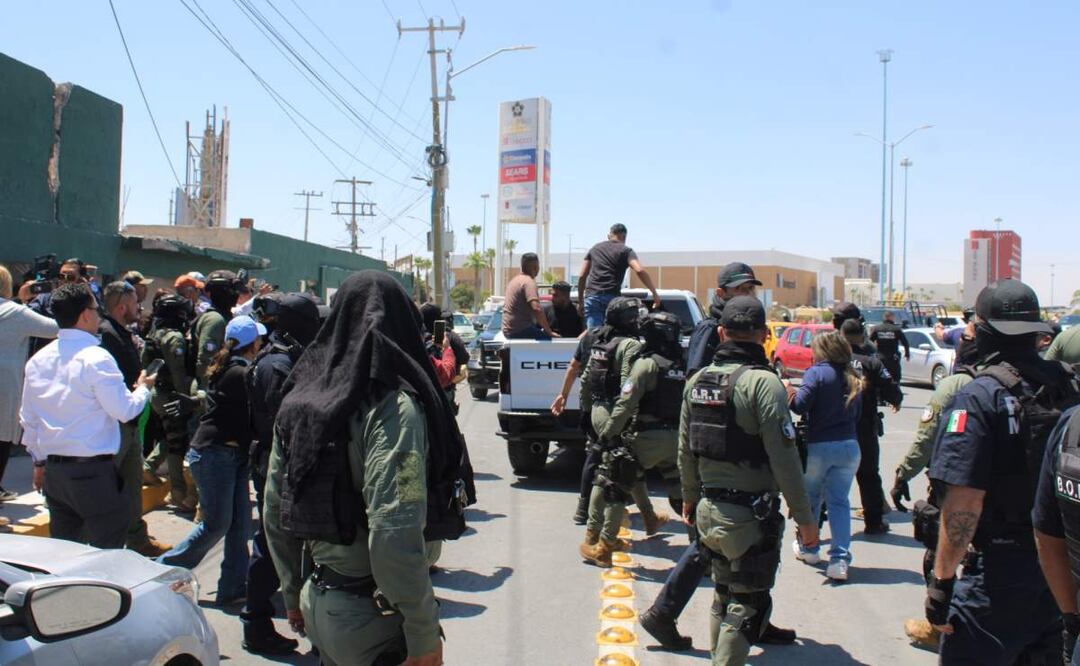 Cerca de 50 elementos de la Policía de Torreón disuelven de manera violenta la protesta por homicidio en Coahuila (09/04/2025). Foto: Francisco Rodríguez / EL UNIVERSAL