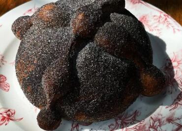 Pan de muerto negro. Qué le da color y cómo prepararlo