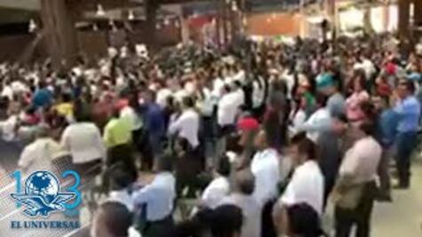 Protestas reciben a Andrés Manuel López Obrador en Oaxaca