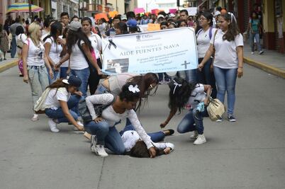 Marchan en Chilpancingo contra asesinato de estudiantes 