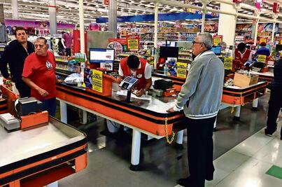 Cofece ve posible baja en comisiones por pagos en 2024