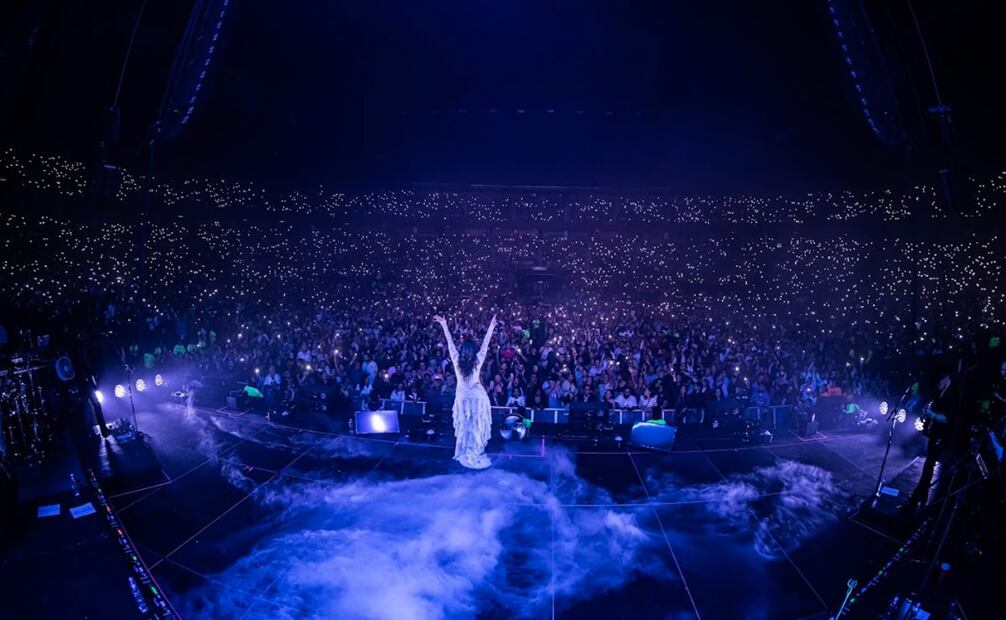 Yuridia con lleno total en el Palacio de los Deportes. Foto: Lulú Urdapilleta