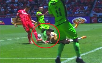 Árbitro expulsa a jugador de Toluca tras un brutal choque de Tavalera con un compañero de FC Juárez