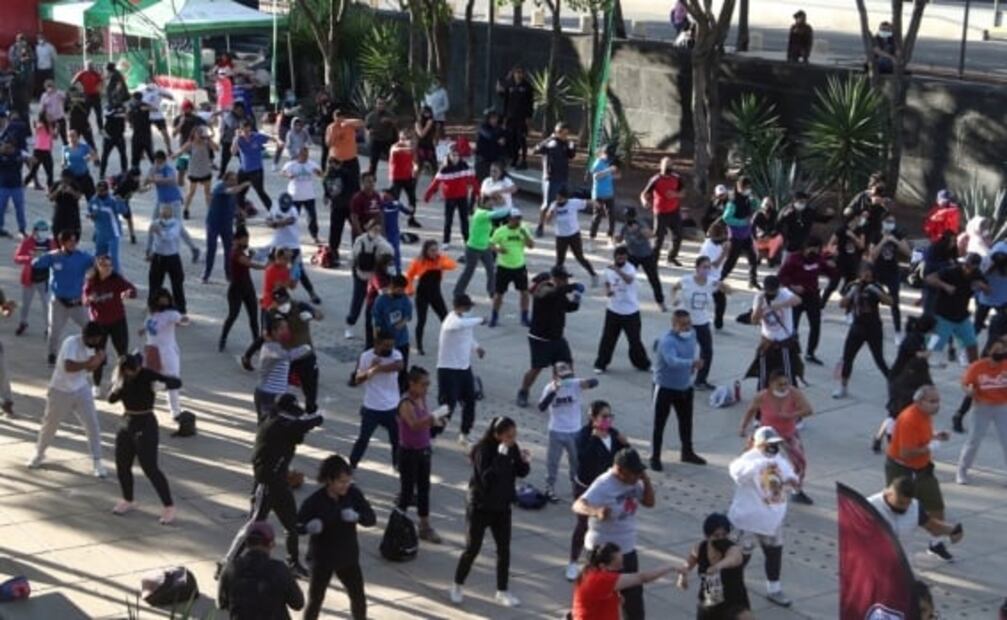Ex campeón mundial Daniel Zaragoza entrena a chilangos rumbo a la Clase Masiva de Box en CDMX