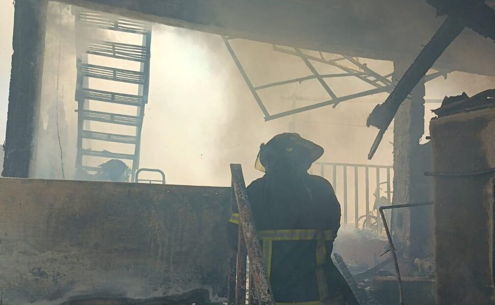 El estallido de un tanque de gas  generó un severo incendio en San Antonio Zomeyucan. Foto: Especial