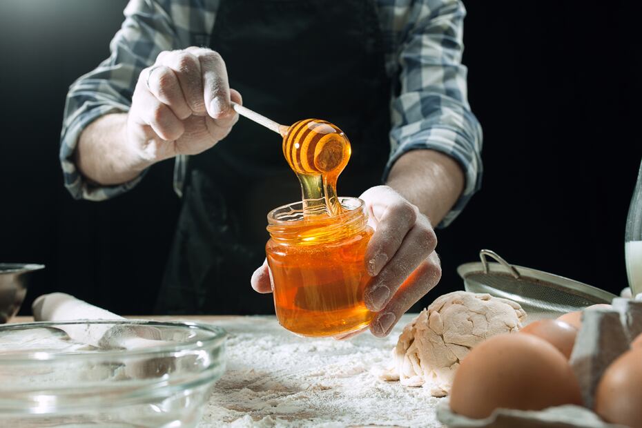 La miel tiene muchos beneficios, pero puede ser adulterada. Foto: Freepik