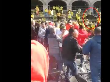 Perredistas y priistas se lanzan sillas previo al cierre de campaña de Alejandra Del Moral en Toluca VIDEO