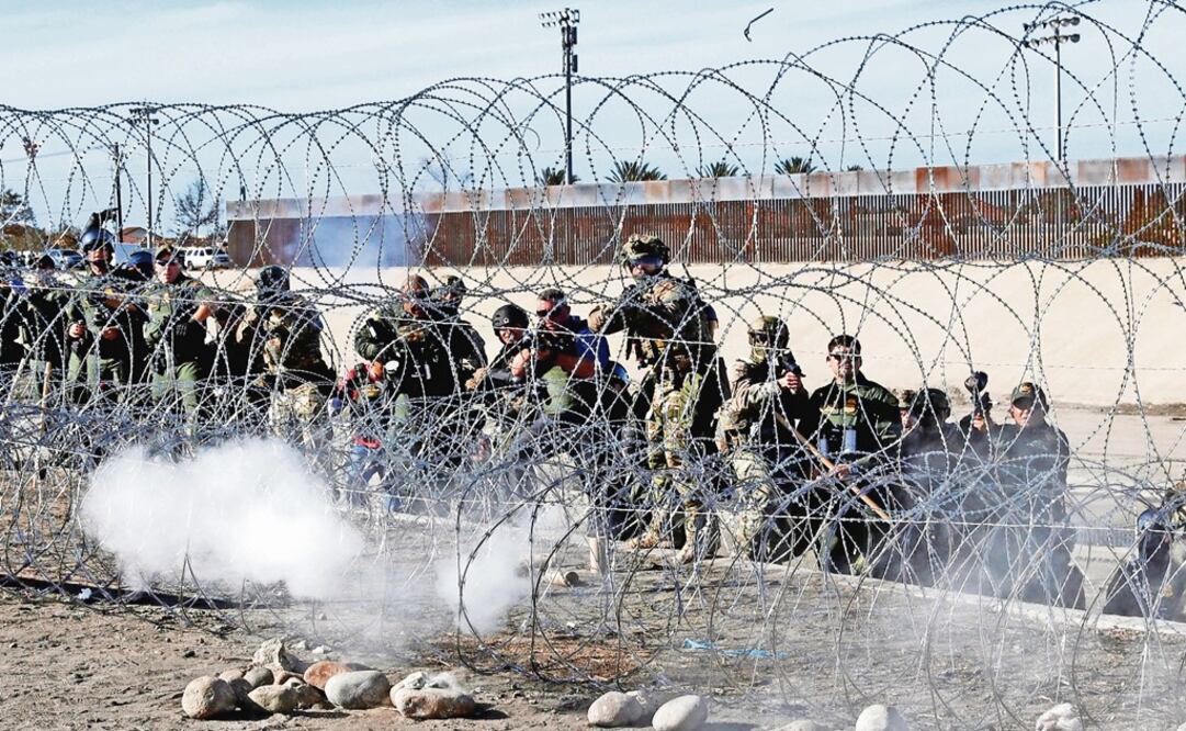 US soldiers fire tear gas against Central American migrants - Photo: Kim Kyung-Hoon/REUTERS