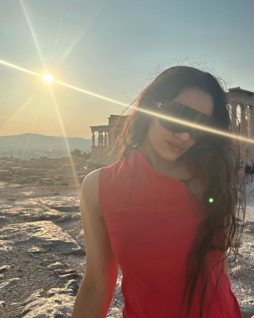 Rosalía maravilló a todos en Grecia. Fuente: Instagram @rosalia.vt