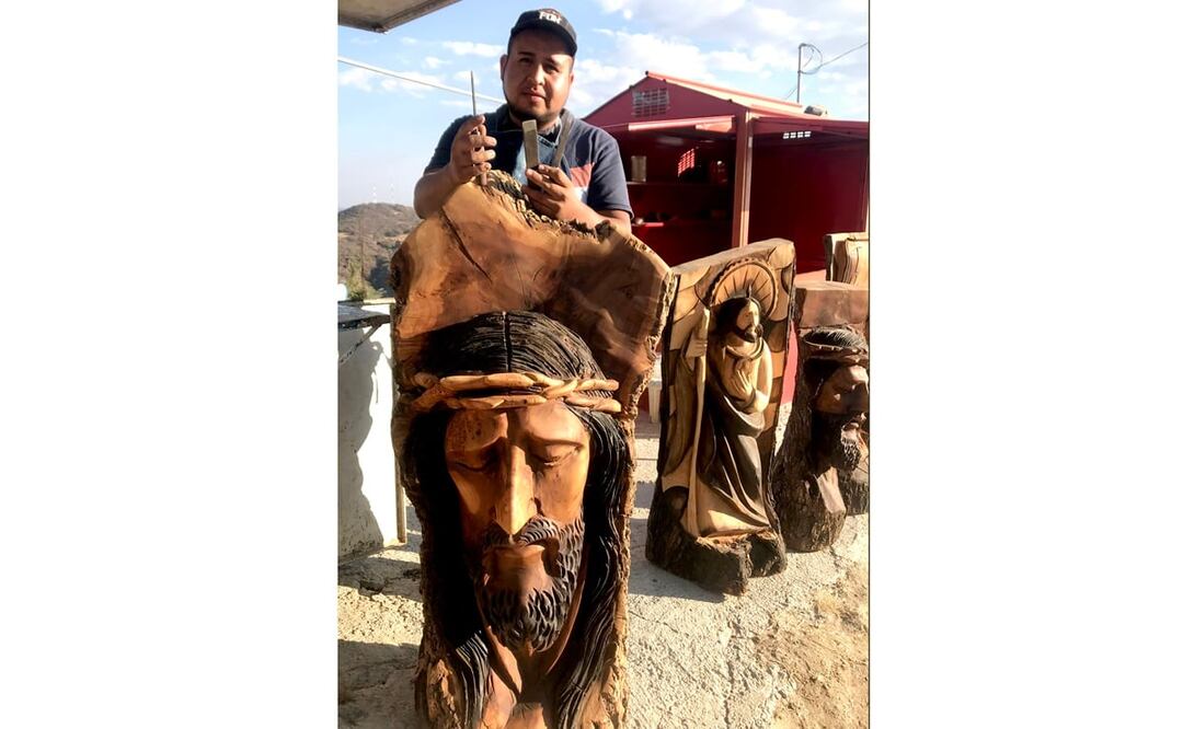 Antonio Luna hace las piezas talladas; cada una mide desde 10 centímetros hasta 1.20 metros. Foto: Xóchitl Álvarez/ EL UNIVERSAL