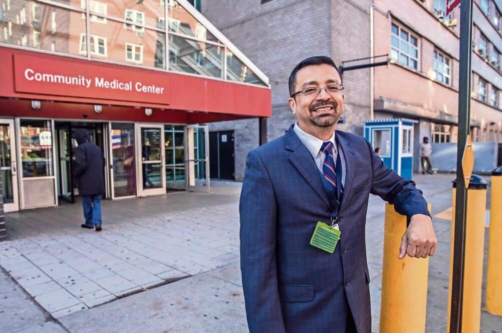 El doctor venezolano Vladimir Gasca, director adjunto del área de siquiatría del hospital Elmhurst, en Nueva York (YADIN XOLALPA. EL UNIVERSAL)