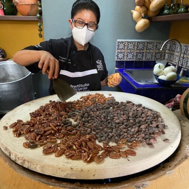 En Chicago cenarán mole por el Día de Muertos