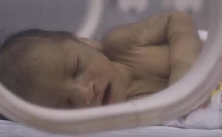 Mujer siria y su bebé son rescatados de entre los escombros… dos veces tras terremoto