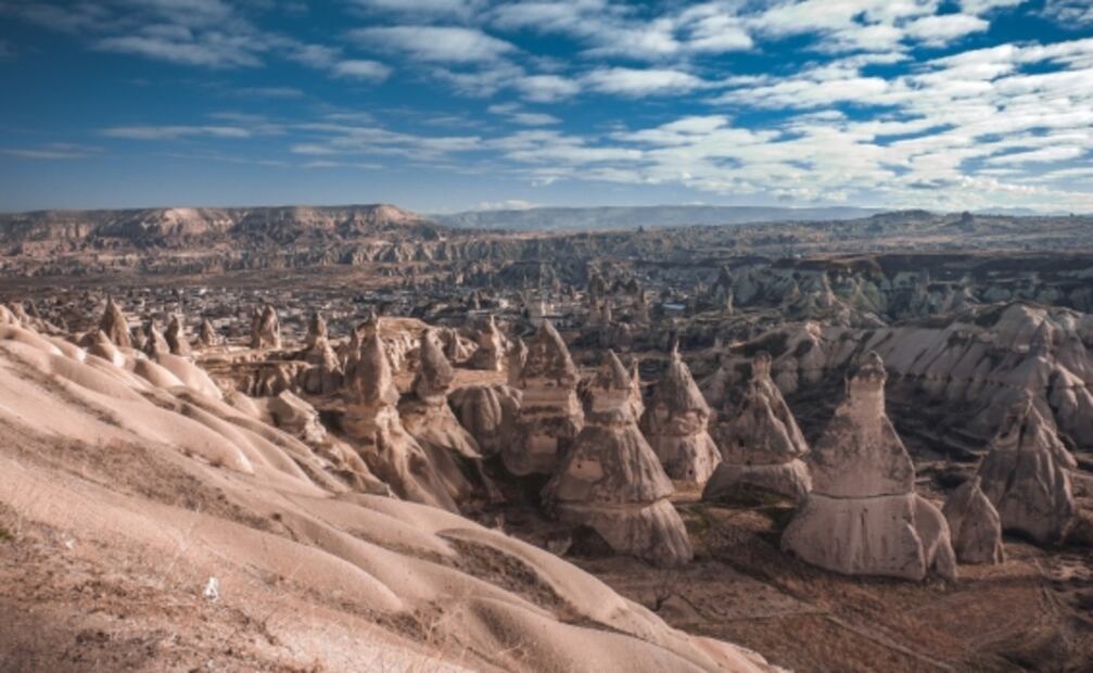 7 cuevas en el mundo transformadas en templos y hoteles
