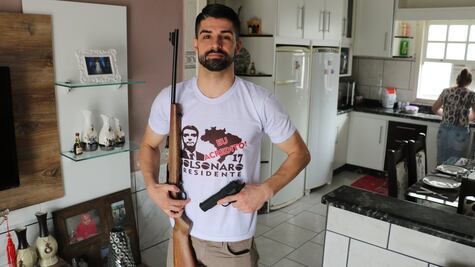 La devoción por Jair Bolsonaro, candidato en Brasil que añora la dictadura