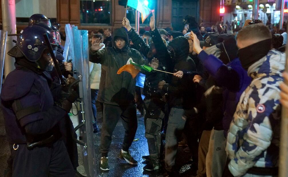 "Maleantes" de "extrema derecha" han aprovechado este incidente para atacar a la Policía irlandesa (Garda), según fuentes del orden. Foto: AP