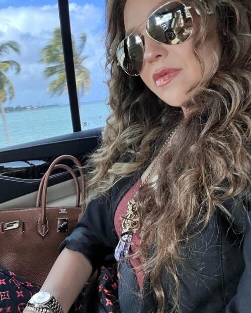 Este es el look de Thalía para un día de estilo relajado en la oficina