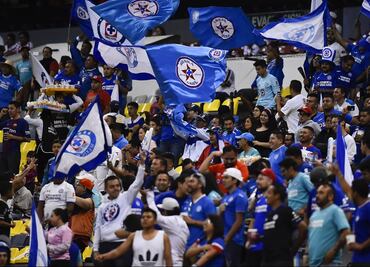 Barra del Cruz Azul inicia programa de becas para terminar el bachillerato