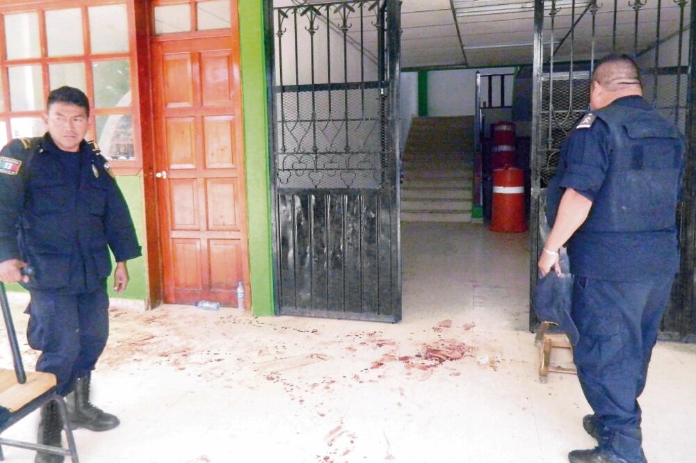 El EZLN señaló que muchos de los heridos en la plaza del pueblo prefirieron ir a morir a sus parcelas (ARCHIVO EL UNIVERSAL)