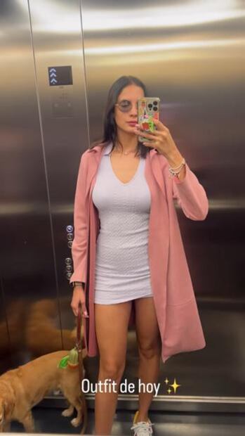 Ary Tenorio impacta en redes con minivestido y botas vaqueras
