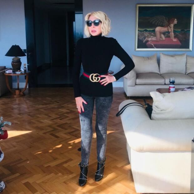 La peor vestida de la semana es Laura Bozzo con su look de rockera 