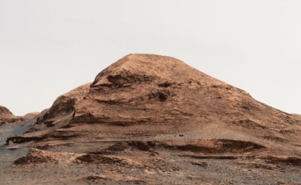 La NASA da a montaña de Marte nombre del astrobiólogo mexicano Rafael Navarro