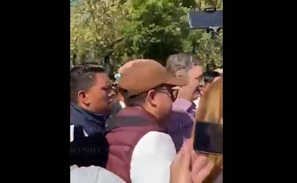 VIDEO. Agreden a Marcelo Ebrard durante marcha por los 4 años de AMLO