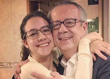 “Muy orgullosa de ti, de tu trabajo y de tu congruencia”, dice hija de Carlos Urzúa