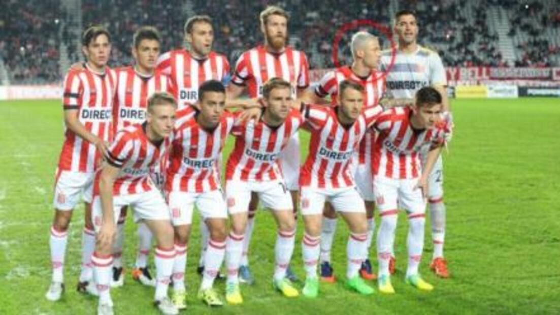 El futbolista que nunca voltea a la cámara