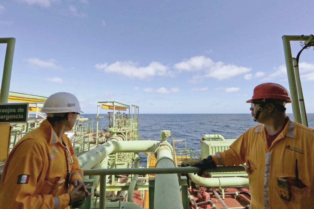 De acuerdo con Bloomberg, la deuda de Petróleos Mexicanos asciende a 95 mil 609 millones de dólares, misma que se realizó vía 130 emisiones, de las cuales 121 sucedieron en los últimos 10 años. (ARCHIVO EL UNIVERSAL)