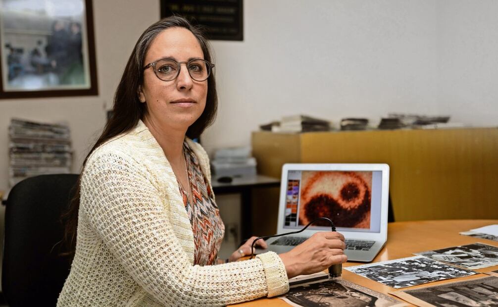 El proyecto de la investigadora Nadine Vera Bérenger —para el Centro de Historia Cultural de las Sociedades Contemporáneas de la
Universidad Paris-Saclay— contempla un manual para identificar tipos de telefotos y consejos para su restauración y conservación. (12/02/2025) Foto: Hugo Salvador | El Universal