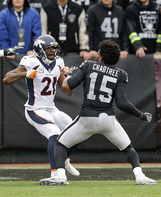 AP. Michael Crabtree y Aqib Talib fueron suspendidos dos semanas por pelear en el campo de juego 