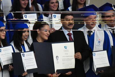 Entre llanto y aplausos, entregan título póstumo al estudiante Norberto Ronquillo