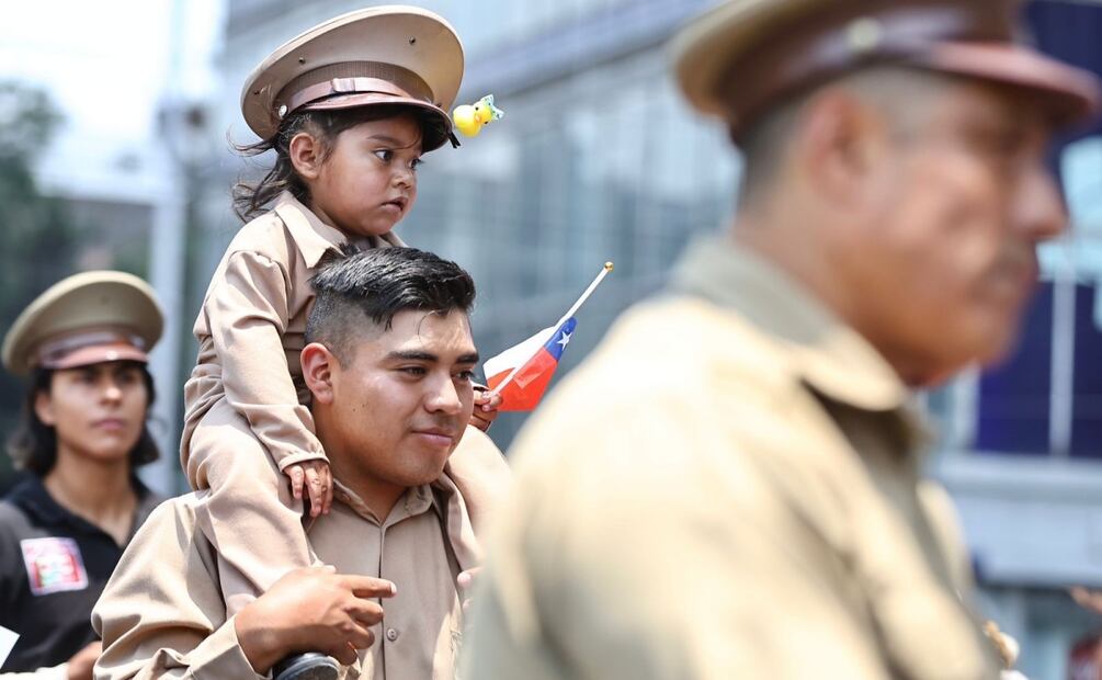 México y Chile al son del organillo; realizan primer desfile en el Centro Histórico. Foto: Berenice Fregoso