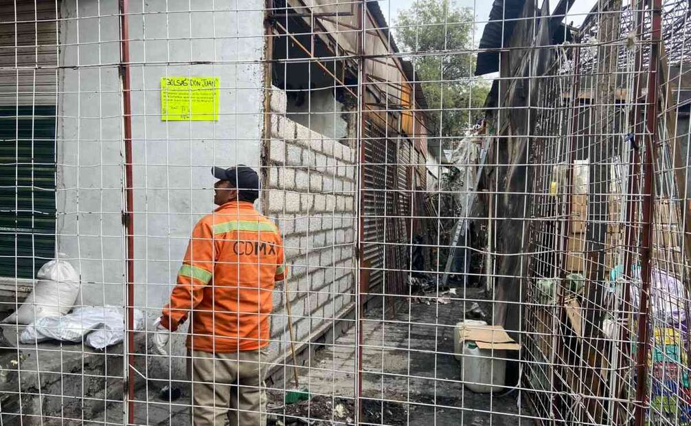 Elementos de seguridad continúan realizando tareas de limpieza (09/07/2025). Foto: Juan Carlos Williams / EL UNIVERSAL