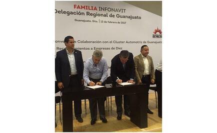 Infonavit firma convenio con el Clúster Automotriz de Guanajuato