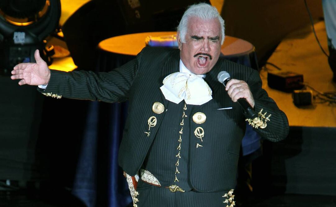 Vicente Fernández tiene tres meses hospitalizado.