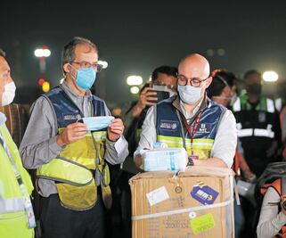 Llega cuarto cargamento con insumos y equipo médico