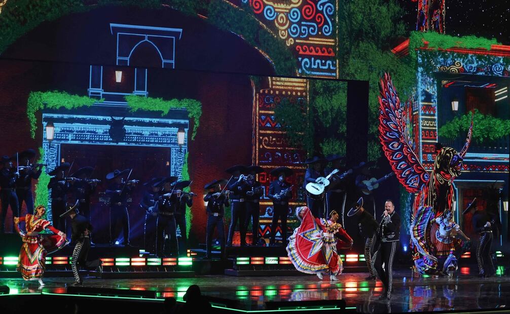 Pepe Aguilar presentó un show en el que la cultura mexicana fue gran protagonista. Foto: AFP.