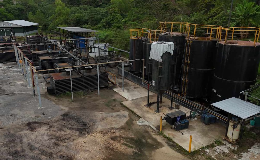 Mini refinería clandestina hallada en Coatzacoalcos,  Veracruz. Foto: Diego Prado / EL UNIVERSAL.
