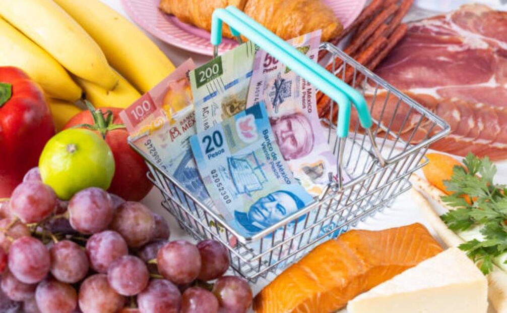Respecto a julio de 2024, la variación del costo de la canasta básica disminuyó 5.0 puntos porcentuales en el ámbito rural y 3.0 puntos porcentuales en el urbano. Foto: iStock