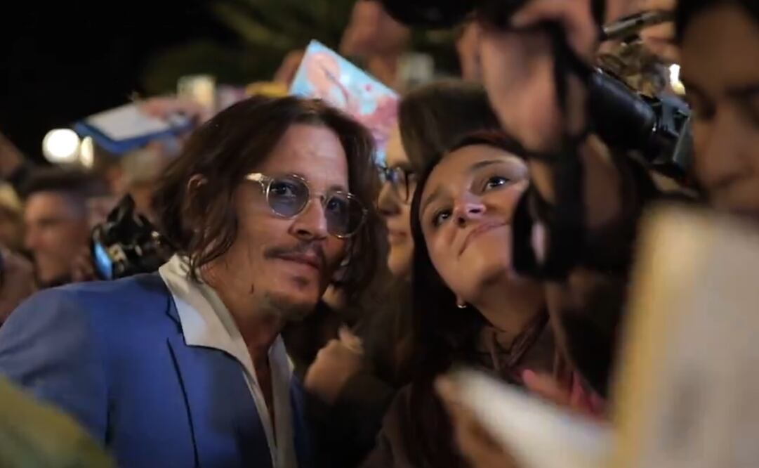 Johnny Depp es recibido en San Sebastián con aplausos del público. 
X: Donostia Zinemaldia - Festival de San Sebastián