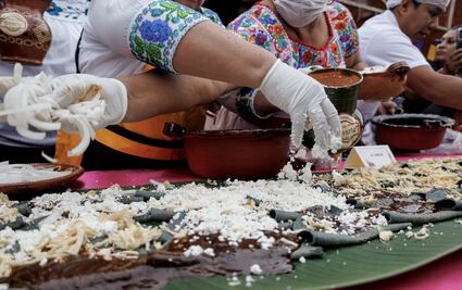 FOTOS: Con la “enmolada más grande del mundo” se inaugura Feria del Mole en Milpa Alta